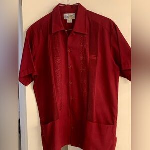 Guayabera SS Burgundy Cubana Linen PreOwned Like New Condition Size 40/Large